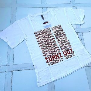 TURNT OUT slogan T-shirt